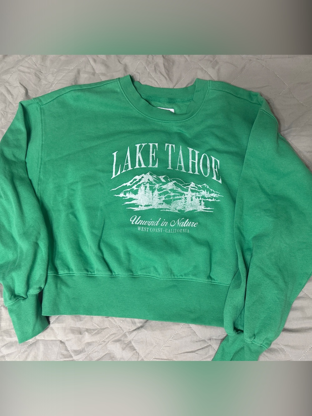 Old Navy Green Cropped Crewneck Sweatshirt with White Graphic